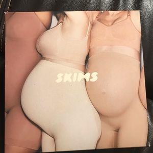 NWT Skims Maternity Shapewear Tight